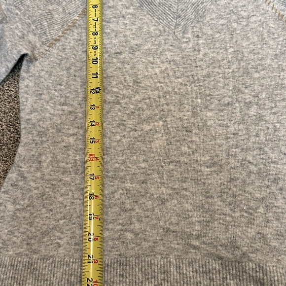 A loves a women Sweater small - Picture 6 of 10